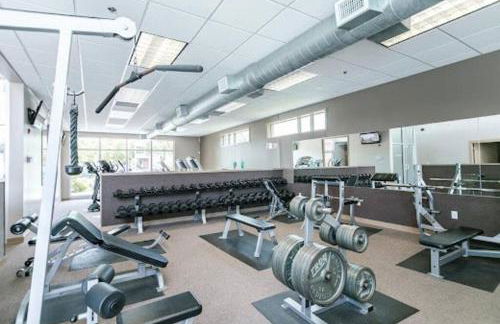 BEAUTIFUL COZY CONDO with POOLS/GYM-SELF CHECK-IN - Foto 24