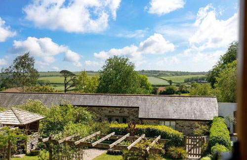 Linhay at East Trenean Farm -Luxury retreat for 2 with stunning rural views, private hot tub and EV charging - Foto 4