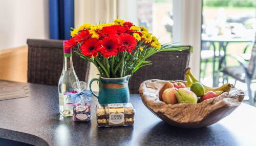 4 Sterne-Terrassen-Fewo "Heimathaven" direkt am Ostseestrand inkl Schwimmbad - Foto 2