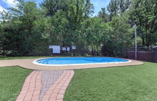 Bright two-bed wupgraded fixtures - Foto 19