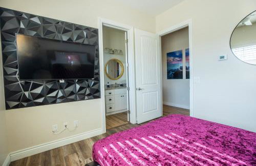 3400 SqFt House W/40Ft Heated Pool/Spa- Strip View - Photo 18