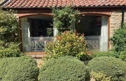 Sleepy Fox Cottage - Photo 9