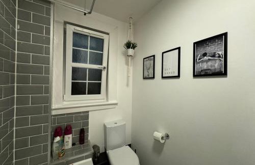 Stirling Haven: Charming 3B Apt in City Centre - Photo 27