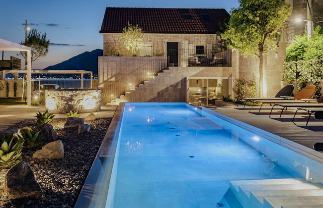 Villa Lastva is a Five Star Seafront Luxury Villa With Privite Pool - Foto 66