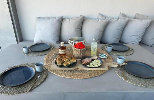 Elements - Air & Water Apartment by Hostandros - Foto 13