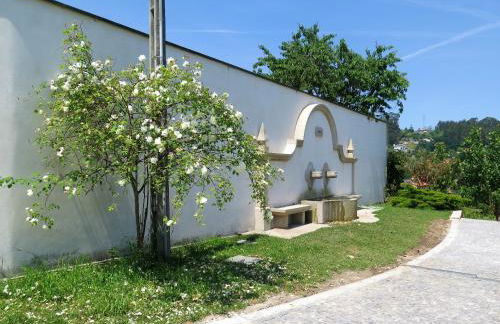 Beautiful villa in Póvoa de Lanhoso with pool and garden - Foto 52