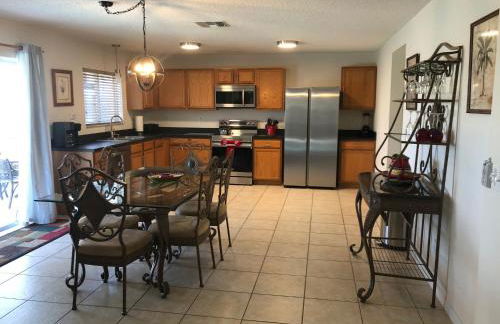 279 square meter luxury waterfront home, private pool 15 minutes from Disney! - Foto 2