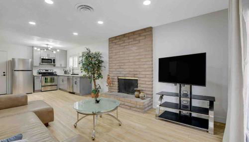 Resort Style 4 bedroom House with Pool Minutes from Strip - Foto 5