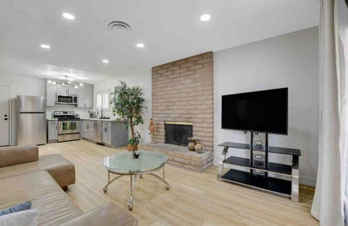 Resort Style 4 bedroom House with Pool Minutes from Strip - Foto 5