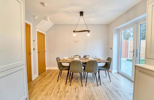 3 Bed House with Office Space in Coventry, by ARP Homes, Central, Driveway & Garage, Garden, Ideal for Contractors, Families & Long stays - Foto 17