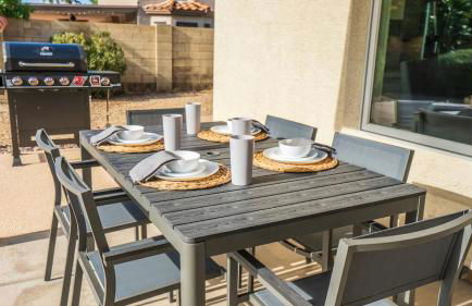 New Listing! Stylish 4 Bdrm W/pool and Game Room - Foto 76