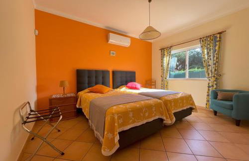 VILLA EBER - independent 1 & 2 bedroom apartments, pool, air con, fast Wi-Fi, near old town of Albufeira and beaches - Foto 25