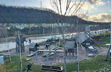 Parkside Luxury 3 bedroom home, 5 min to Ebbsfleet Station and has free Parking - Foto 43