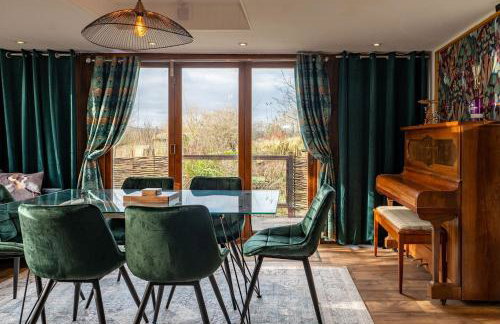 Heron's Perch- A pond-side retreat with cinema room - Photo 21