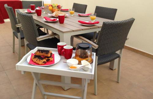 Quiet, Modern Apartment - Photo 1