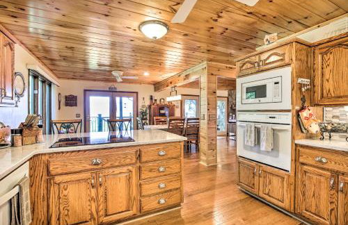 Hiawassee Home with Fire Pit and Furnished Deck! - Foto 8