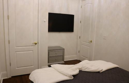 The Luxe Building- 2 Bedroom Apartment in Metropolis - Photo 24