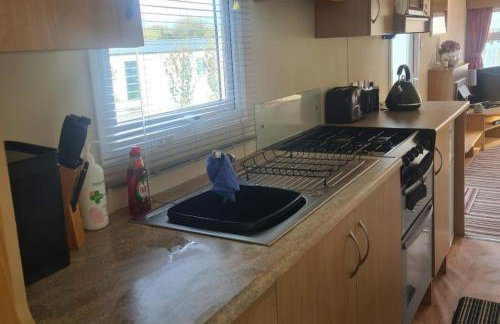 3 Bed Caravan - Sleeps 6 - Pets - Parking - Wifi - Foto 13