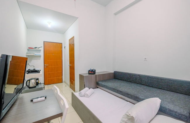 Comfortable and Minimalist Studio at Dave Apartment - Photo 13
