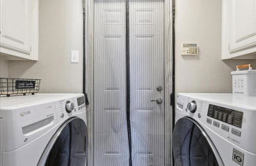 3-BD 2-BA Frisco Getaway - Backyard Patio BBQ - Foto 30