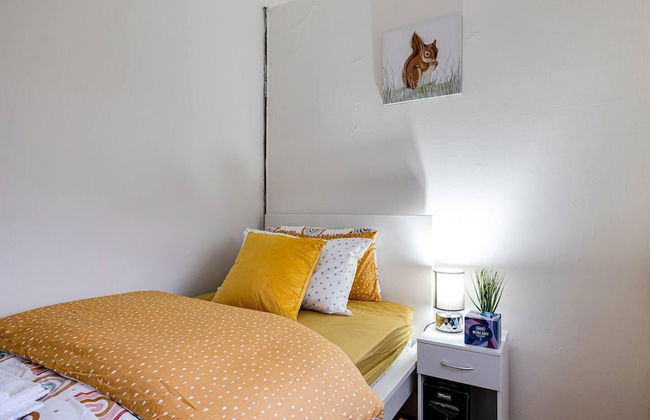 Lovely 2 Bedroom Apartment With Fireplace - Photo 4