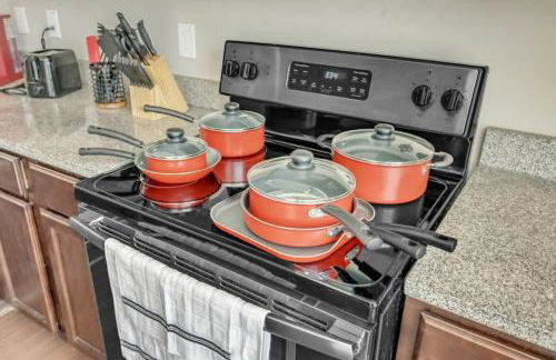 3BR Townhouse King Bed Garage Near NC State - Foto 28