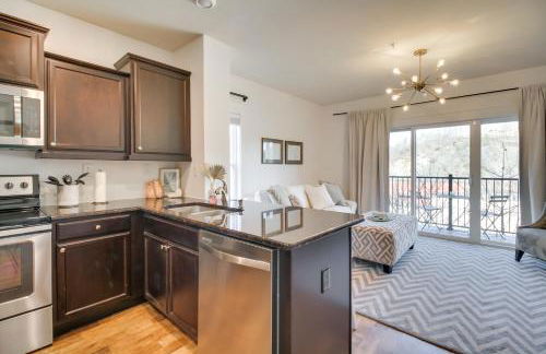 Walkable Lynchburg Condo with Private Balcony - Foto 12