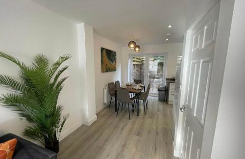 3 Bedroom New House with Wi-Fi Sleep 5 By Home Away From Home - A - Foto 3