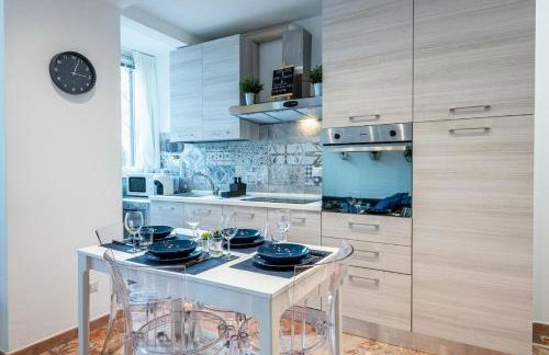 Iris Apartment with Jacuzzi - Easy City Access - Foto 27