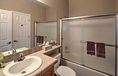 Rivers Edge Golf Condo with Beach Access and Patio! - Foto 19