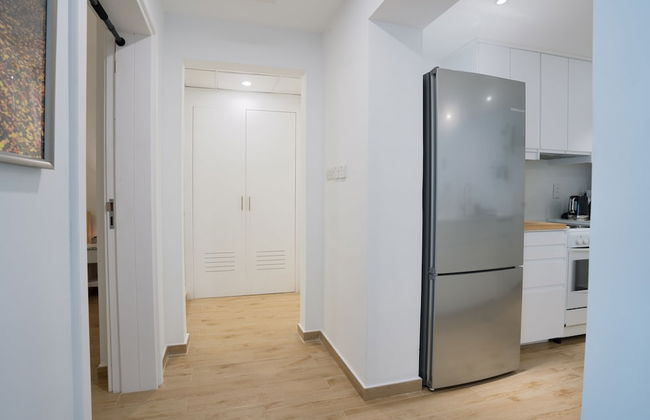 Luxurious Apt with Balcony The Greens Dubai - Photo 15