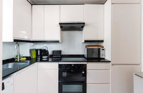 Weybridge - 2 Bed - parking - Foto 3