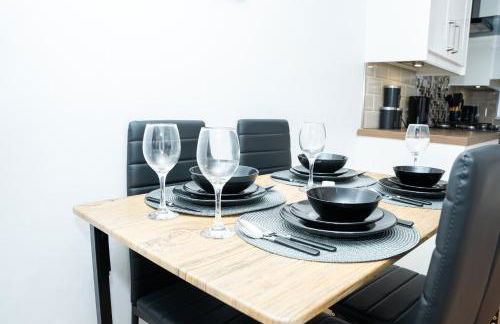 Stylish 3 bed house with free parking - Foto 19