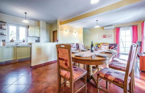 Four-Bedroom Holiday Home In Bregi - Foto 19