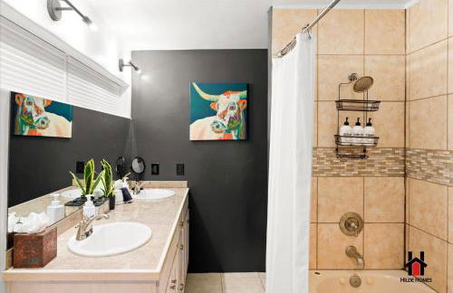 Sonoran Desert Getaway with Cowboy Tub - Photo 11