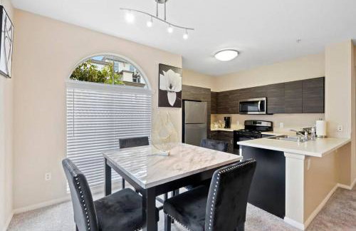 Lovely & coxy 2BR/2BA! 5MIN to Disney! - Photo 27