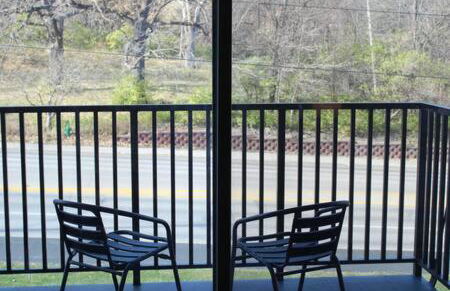 4 mi to Jack Thrice Stadium + hot tub - Foto 20