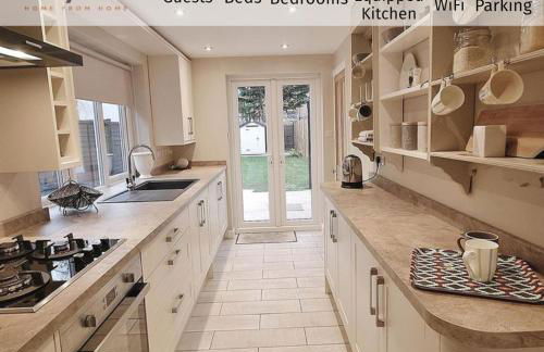 EasyRest Spalding - 6 Beds & Free Parking - Central & Quiet Location - Entire Spacious House - Foto 1