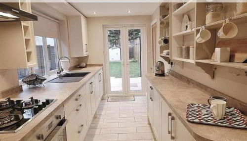 EasyRest Spalding - 6 Beds & Free Parking - Central & Quiet Location - Entire Spacious House - Foto 1