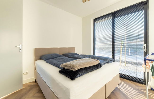 Cozy Villa With Lakeside Views - Photo 7