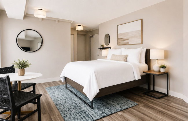 Global Luxury Suites at Georgetown - Photo 14