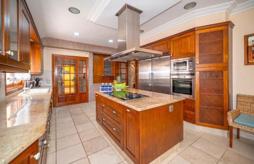 Villa with private pool and tennis court 150 metres from the sea-Villa el Olivo - Photo 56