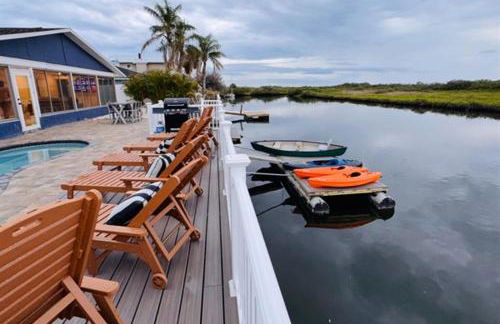 Gorgeous vacation home on the water with heated pool and sand! - Foto 32