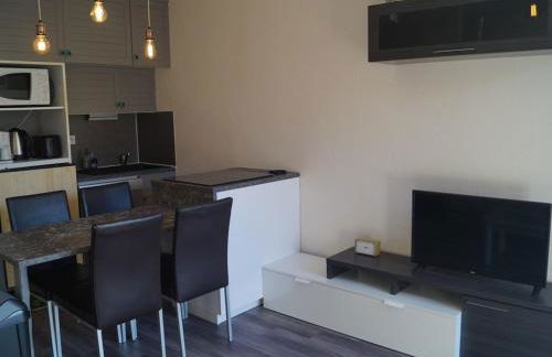 Studio rénové au pied des pistes avec terrasse - FR-1-165A-22 - Foto 4