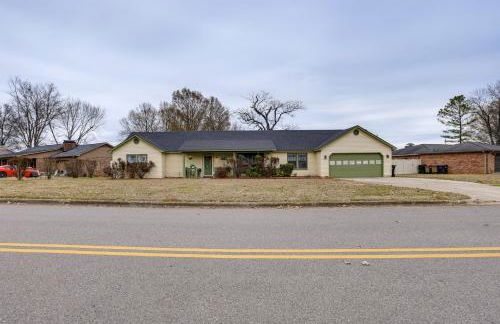 Pool and Large Covered Patio! Decatur Family Getaway - Foto 34