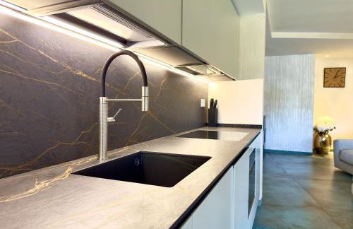 Luxury Seafront Apartment - Beach Access - Parking & WiFi - by Coral Property - Foto 19