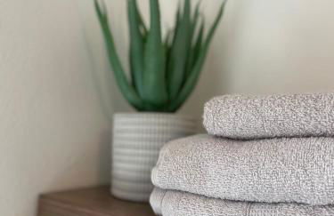 Lakefront Apartment with Panoramic Pool - Foto 23