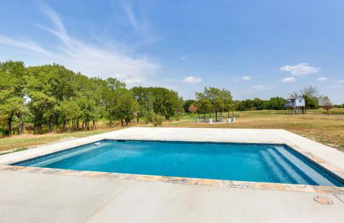 Unwind Fireside Wills Point Gem with Hot Tub and Pond - Foto 3