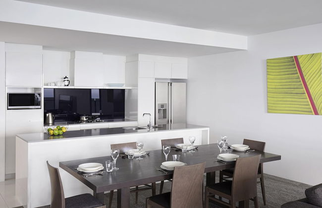 Mantra Circle on Cavill - Photo 27