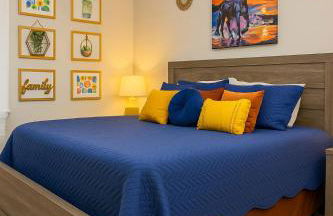 Spacious 4BR House Sleeps 9 Outdoor Lounge with Fire Pit plus Games - Foto 1